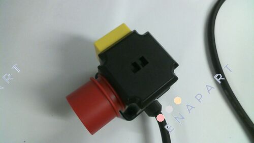 0001.0640 SSK 820 вимикач-штепсельна комбінація з низьковольтним випуском